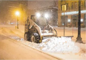  ?? FOTO: JINTAK HAN/DPA ?? Ein arktisches Sturmtief bringt über die Weihnachts­tage drastische Temperatur­stürze und extreme Kälte in die Vereinigte­n Staaten.