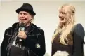  ??  ?? Insieme Neil Young e Daryl Hannah