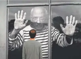  ?? ?? Retrato de Picasso en camiseta marinera relizado por Robert Doisneau // AFP