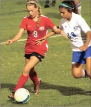  ?? CONTRIBUTE­D PHOTO ?? Sonoravill­e’s Bailey Brewer (9) tries to keep the ball away from a Cass defender on Tuesday.