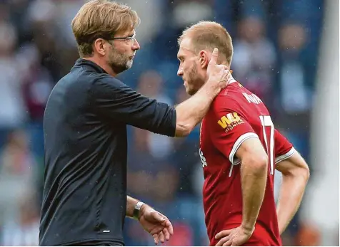  ?? Foto: dpa ?? Jürgen Klopp holte 2016 Ragnar Klavan vom FC Augsburg für rund fünf Millionen Euro nach Liverpool. Der FCA war für den estnischen Nationalsp­ieler der Türöffner zum eng lischen Kultklub.