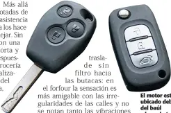  ??  ?? El motor está ubicado debajo del baúl y las cubetas de fluídos en el sector delantero. La capacidad de baúl de fortwo es de 190 dm3 mientras que la del forfour, de 185 dm3. Las llaves son distintas: las del más pequeño, del tipo navaja.