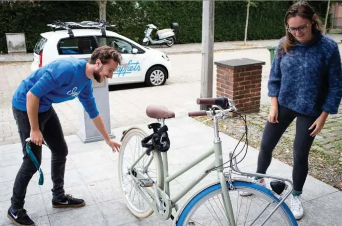  ?? © Brecht Van Maele ?? Netjes aan huis geleverd (en indien nodig hersteld): een swapfiets.