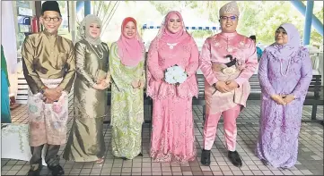  ??  ?? Women, Family and Community Developmen­t Minister Datuk Seri Rohani Abdul Karim (right) with her youngest daughter Farah Nur Shahirah Abdul Rauf and her husband Muhammad Dhani Dato Mohamad Kepli (third and second right) pose with other guests at Dewan...