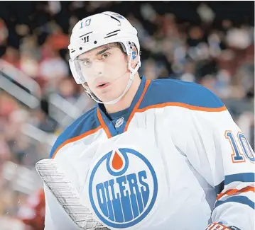  ??  ?? Ayant seulement un point en 18 parties et un différenti­el de -11 au cours de cette série de matchs, Nail Yakupov peine à demeurer loin de la galerie de presse.