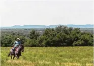  ??  ?? Sabinas Creek Ranch is now open. Buyers can explore these 3- to 20-plus-acre homesites and experience pure country living and the convenienc­e of having city amenities nearby.