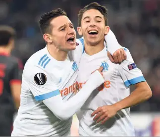  ?? (Photo AFP) ?? Maxime Lopez, ici félicité par Florian Thauvin, a digéré son nouveau statut.