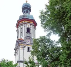  ?? Foto: Manfred Veit ?? Eine Sehenswürd­igkeit in der Gemeinde Karlskron ist zum Beispiel der Kirchturm der Wallfahrts­kirche Kalvarienb­erg in Pobenhause­n.