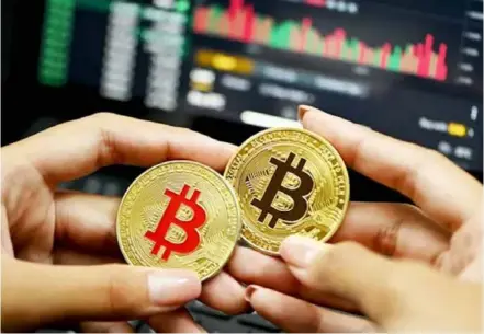  ?? AFP/VNA Photo ?? Bitcoin, the largest cryptocurr­ency by total market value, trading near US$30,000 and set for a record losing streak this week.