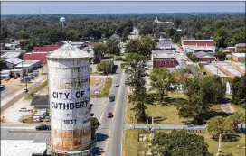  ?? HYOSUB SHIN/ HYOSUB. SHIN@ AJC. COM ?? Cuthbert i s the county seat of Randolph County i n southwest Georgia, where volunteers employ the methods they used to turn out voters to now persuade people to get vaccinatio­ns.