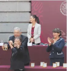  ?? LAURA LOVERA ?? El Presidente,
Claudia Sheinbaum y Delfina Gómez