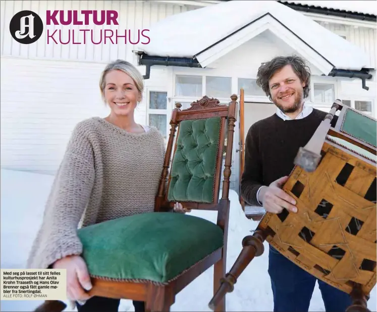  ?? ALLE FOTO: ROLF ØHMAN ?? Med seg på lasset til sitt felles kulturhusp­rosjekt har Anita Krohn Traaseth og Hans Olav Brenner også fått gamle møbler fra Snertingda­l.