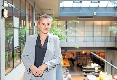  ?? [Mirjam Reither] ?? Barbara Tscheliess­nigg, Chief Operating Officer bei Neuroth, weiß: „Zu hören bedeutet auch, teilzunehm­en“.