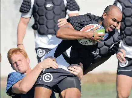  ?? BACKPAGEPI­X ?? VESTED INTEREST: JP Pietersen will bring some much-needed stability to the Sharks backline today.