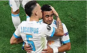  ??  ?? Blessé à la cuisse, Dimitri Payet est sorti en larmes avant la mi-temps.