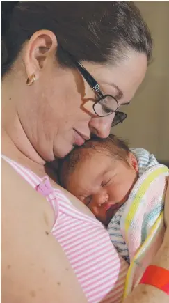  ?? Picture: GLENN HAMPSON ?? Mother Kerry Brammer from Pacific Pines with her new-born unnamed baby girl.