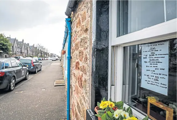  ?? Picture: Steve Brown. ?? One householde­r in Crail has put up a notice telling visitors to go home and not visit their holiday homes.