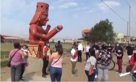  ?? ?? The statue in Moche, the district named after the ancient culture. The vandals reportedly fired shots in the air as they fled. Photograph: AP