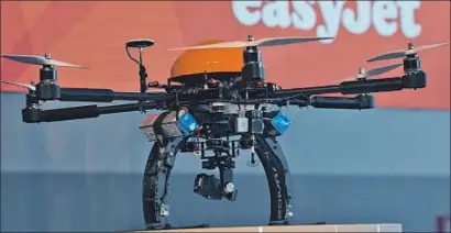  ?? TIM ANDERSON / EASYJET ?? EasyJet empleará drones en el mantenimie­nto de aviones de su flota para ahorrar tiempo y costes
