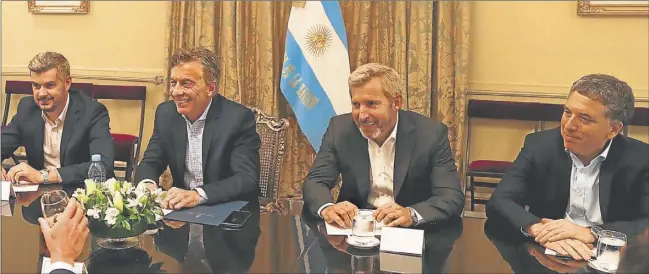  ?? PRESIDENCI­A ?? EQUIPO. El Presidente y Peña se pondrán al frente de la campaña. Los ministros Frigerio, clave para el armado político, y Dujovne, con el control total de la economía.