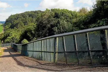  ?? CHRISTEL YARDLEY/
STUFF ?? Staff worked during the lockdown to respond to any breaches of the 47km pest-proof fence.