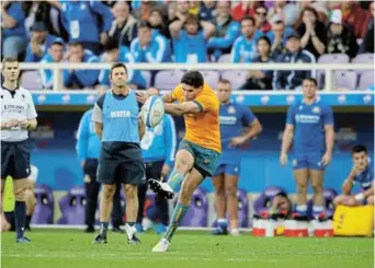  ?? Picture: GETTY IMAGES/TIMOTHY ROGERS ?? MISSING THE MARK: Ben Donaldson of Australia fails with his conversion kick at the end of the Autumn Internatio­nal match against Italy at Stadio Artemio Franchi last Saturday in Florence.