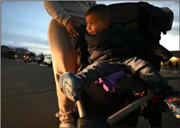  ?? HELEN H. RICHARDSON — THE DENVER POST ?? Venezuelan migrant Emely Moron chats with her son Ostin, 2, outside a hotel where migrants were getting screened to apply for work permits.