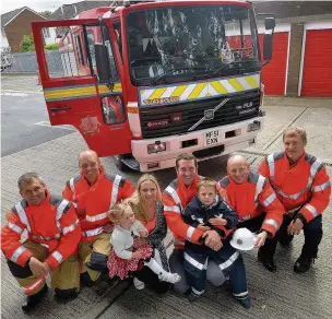  ?? Vincent Cole ?? Ollie and Amelia with firefighte­rs and mum Lucy and dad Mike
