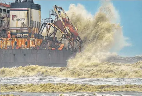  ?? PTI ?? High sea waves due to cyclone Tauktae hit Bhagavathi Prem Sinken Dredger, at Surathkal Beach near Mangaluru on Sunday.