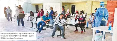  ?? Foto: Bryam Torres Medina ?? Decenas de personas aguardan durante horas por el examen en la clínica T-53 del IMSS. /