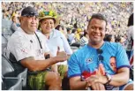  ?? Picture: JOVESA NAISUA ?? Fiji fans Bill and Joana Ravutu with Oni Baivatu.