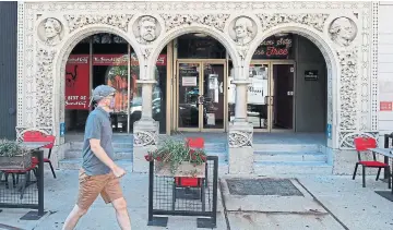  ?? JOHN J. KIM TRIBUNE NEWS SERVICE FILE PHOTO ?? A man walks past the Wells Street entrance to Second City in Chicago in August. The famed comedy theatre is now entirely up for sale.