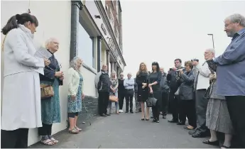  ??  ?? Eileen Richardson performs a song as the plaque is unveiled.