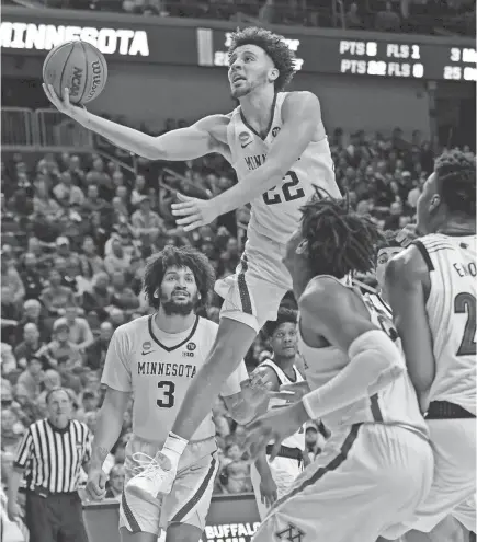  ?? STEVEN BRANSCOMBE/USA TODAY SPOR ?? No. 10 seed Minnesota and guard Gabe Kalscheur, driving to the basket, shocked No. 7 seed Louisville 86-76 Thursday.
