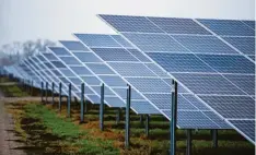  ?? Foto: Christophe Gateau, dpa (Symbolbild) ?? In der Gemeinde Walkertsho­fen könnte ein Solarpark entstehen, der Energie für 6000 Haushalte produziert.