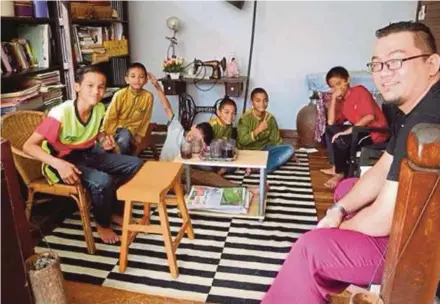  ??  ?? Children dropping by for Hari Raya — spend time and chat with them. You can learn a thing or two. The children in the photo are not the ones mentioned in the story. PIC BY AHMAD A TALIB