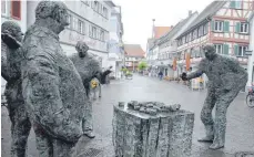  ?? FOTO: RUDOLF MULTER ?? Luege(Lügen)brunnen in Bad Saulgau: Unehrlichk­eit hängt vor allem von Persönlich­keit und Umweltfakt­oren ab, sagen Forscher.