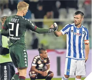  ??  ?? ■Hart and Ledian Memushaj of Pescara during their eventful Serie A match.