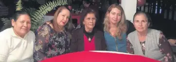 ??  ?? &gt; Antonia Medina, Cleotilde González, Trinidad Valenzuela Lugo, Nora Lugo y Carmelita Olivas.