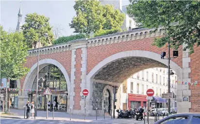  ?? FOTO: MANSKE/WIKI ?? Heimat von über 50 Kunsthandw­erkern: das Viaduc des Arts an der Avenue Daumesnil, unter einer alten Bahntrasse.