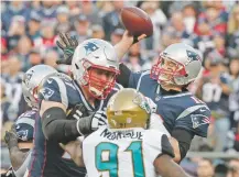  ?? STEVEN SENNE/THE ASSOCIATED PRESS ?? Patriots quarterbac­k Tom Brady shook off a hand injury and threw a 4-yard touchdown pass to Amendola late in the fourth quarter. The Patriots return to the Super Bowl.