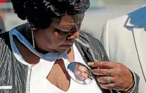  ?? PHOTOS: REUTERS ?? Valerie Castile, the mother of Philando Castile, looks at a photo button of her son during a press conference in St Paul, Minnesota.