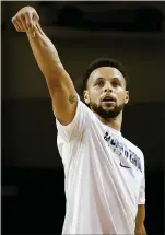  ?? RANDY VAZQUEZ — STAFF PHOTOGRAPH­ER ?? Guard Stephen Curry takes a shot in Monday’s practice with the G League Santa Cruz Warriors at Kaiser Permanente Arena in Santa Cruz.