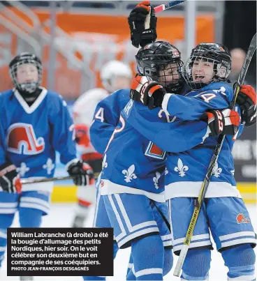  ?? PHOTO JEAN-FRANÇOIS DESGAGNÉS ?? William Labranche (à droite) a été la bougie d’allumage des petits Nordiques, hier soir. On le voit célébrer son deuxième but en compagnie de ses coéquipier­s.