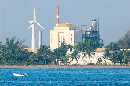  ??  ?? Las instalacio­nes de la Destilería Bacardí están ubicadas en 130 cuerdas de terreno, en Cataño.