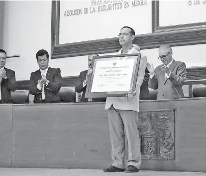  ?? CORTESÍA ?? El presbítero Tomás de Híjar Ornelas, durante la entrega del Premio Ciudad de Guadalajar­a