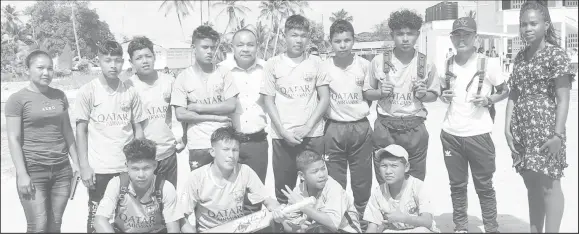  ?? ?? Colin De La Cruz (fifth from left, back row) with WPS cricketers and physical education teacher Ashana Trim. Trim’s CSEC students all achieved passes, with grades ranging from One to Three.