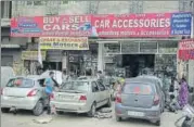  ?? HT FILE ?? Cars line the streets of Karol Bagh.