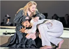  ??  ?? Rock steady: Jennifer Davis as Elsa and Klaus Florian Vogt as Lohengrin