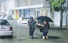  ?? foto: El NUEVO DIARIO ?? “Podría haber deslizamie­ntos de laderas, desbordami­ento de ríos y arroyos, así como inundacion­es”, dijeron autoridade­s.